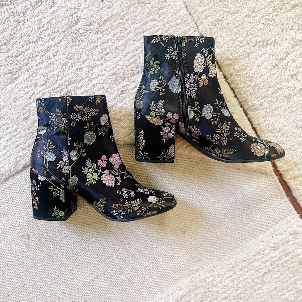 Anthropologie Bar III Heeled Black Brocade Ankle Boots Booties Floral Satin 9 10